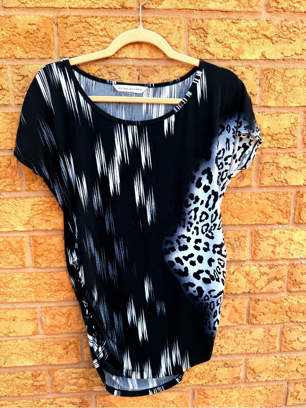 💫4/$25 • Peter Nygard Black & White Leopard-Print Short Sleeve Top